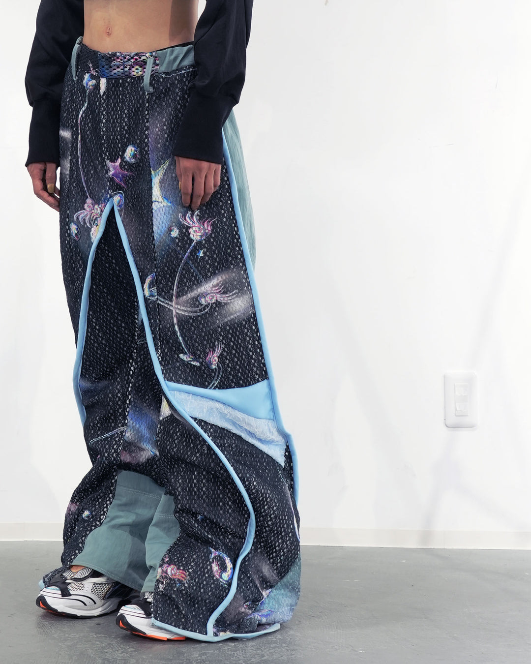 グラフィックパフカーブパンツ ブラック