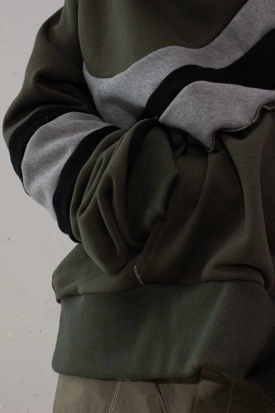 FLOW cross hoodie - Dark khaki