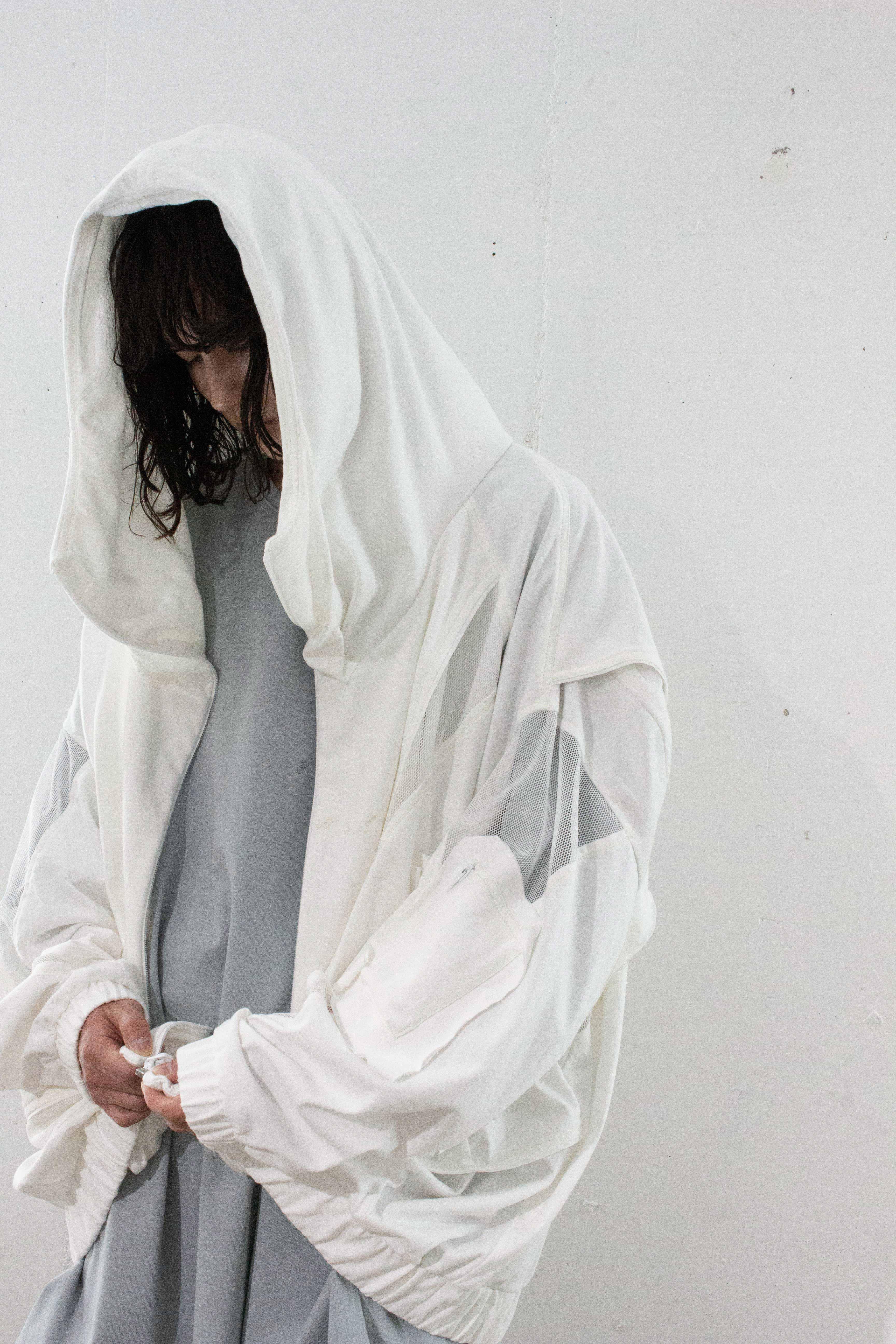 重ねハイネックビッグパーカー(AIR) - ホワイト – BALMUNG